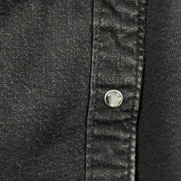 Levi’s Two-Tone Black Denim Snap Shirt XS Oversized Western - Picture 7 of 11